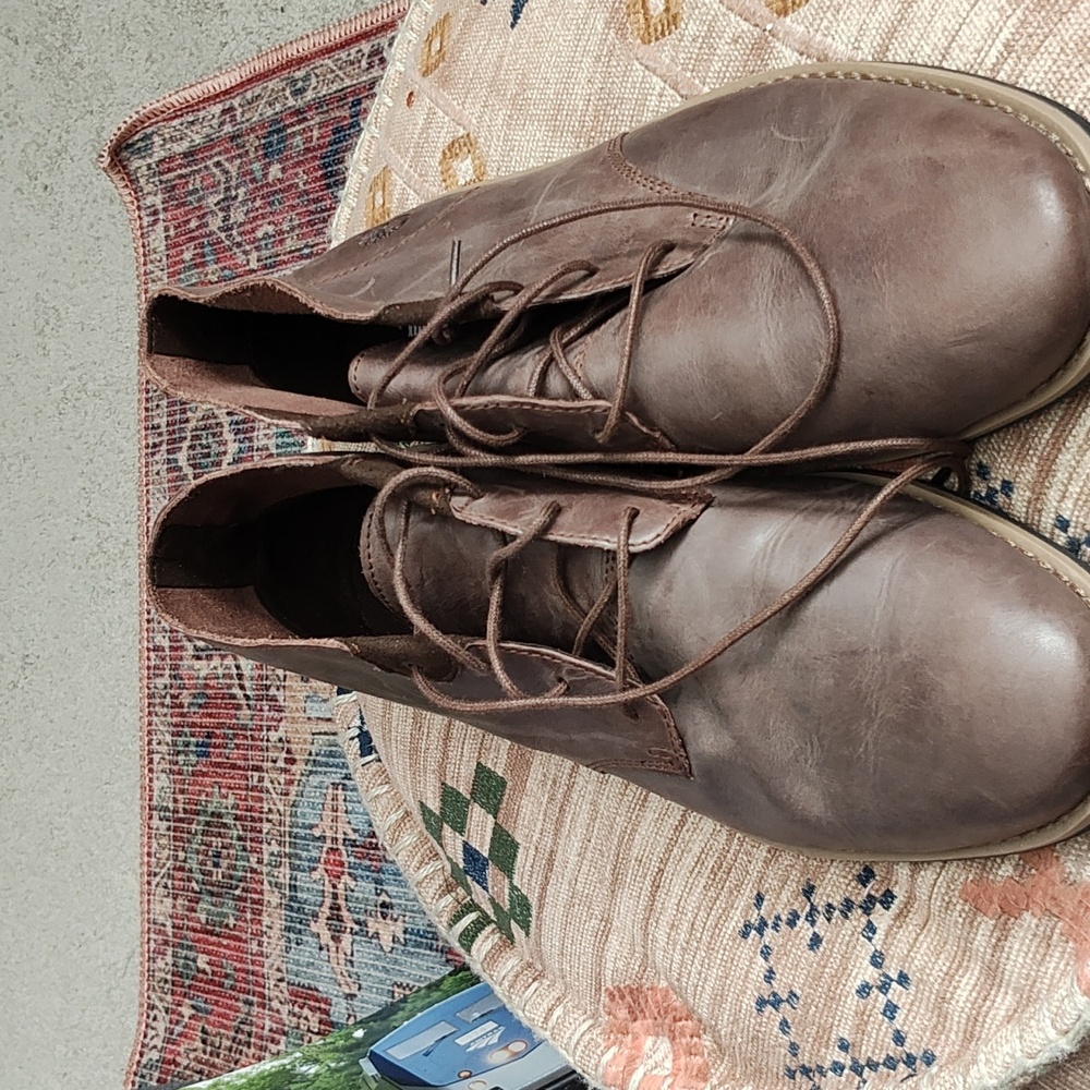Sz 9.5 timberland leather chukka boots